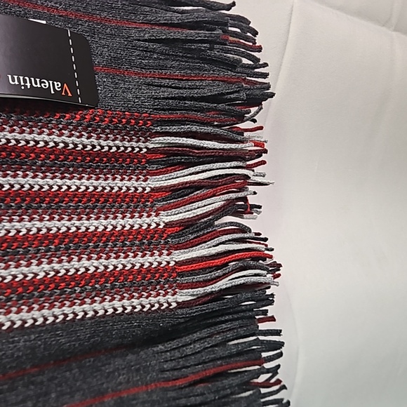 Valentin Fraas Winter Scarf 70x12" NWT - Picture 4 of 4